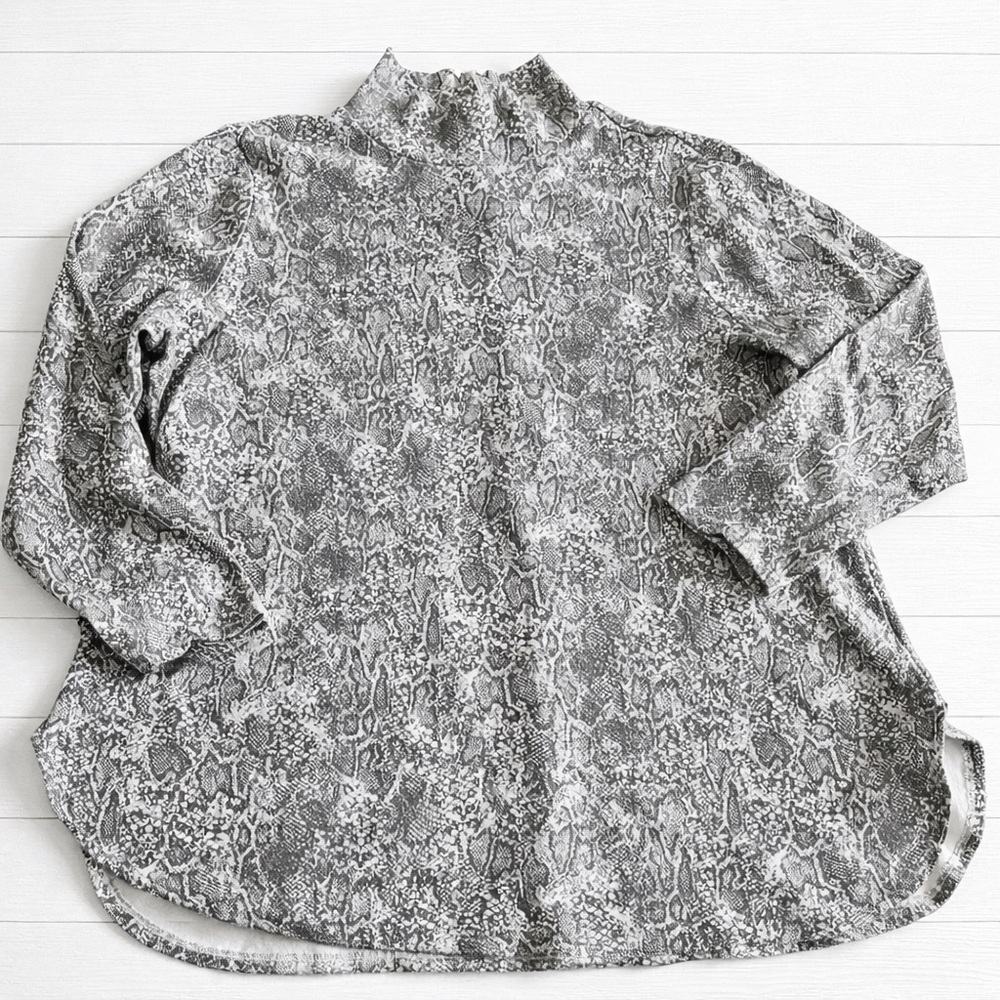 Chicos Python Snake Print gray top shirt mock neck womens 2 L large